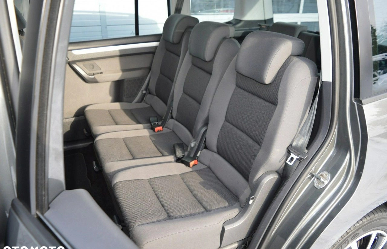 Volkswagen Touran cena 41900 przebieg: 215000, rok produkcji 2015 z Hrubieszów małe 781